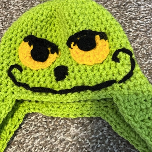Toddler Grinch Hat. - Picture 2 of 2